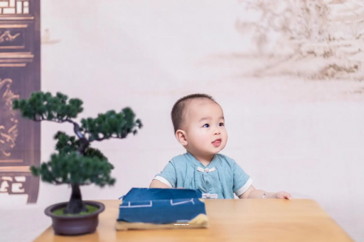 廊坊怀孕肚子中间凹两边凸